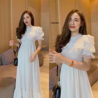 Maxi Dress แม็กซี่เดรสอกแต่งลูกไม้ แขนดอลลี่ รอบตัวเสื้อแต่งลูกไม้ กระดุมคอหลัง ผ้าไหมอิตาลี่สวยหรู  AP13924