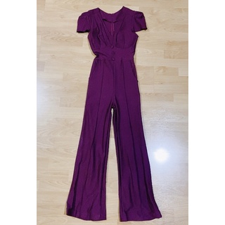 jumpsuit  ขายาว สีแดงไวท์ ทรงสวย มือ2 ผ้าดีมาก เหมาะสำหรับสาว size s