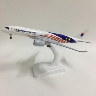 [20CM] โมเดลเครื่องบิน Malaysia Airlines A350 (Air Craft Metal Model)  มีล้อ และขาตั้งโชว์ - ของขวัญ ของสะสม ของตั้งโชว์