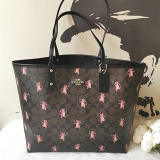 COACH Reversible City Tote With Party Cat Print ทรงโทดกลับด้านรุ่นใหม่   ขนาด : 13" (ย) x 11 1/2" (ส) x 6 1/4" (ก)