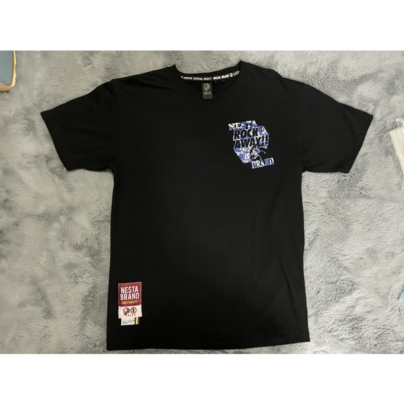 เสื้อยืดคอกลมสีดำ แบรนด์ Nesta สกรีนลายสวยคะ สภาพนางฟ้า