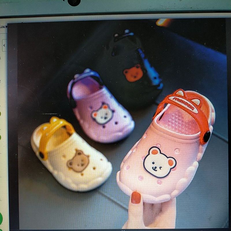 รองเท้าเด็ก  130 บาท