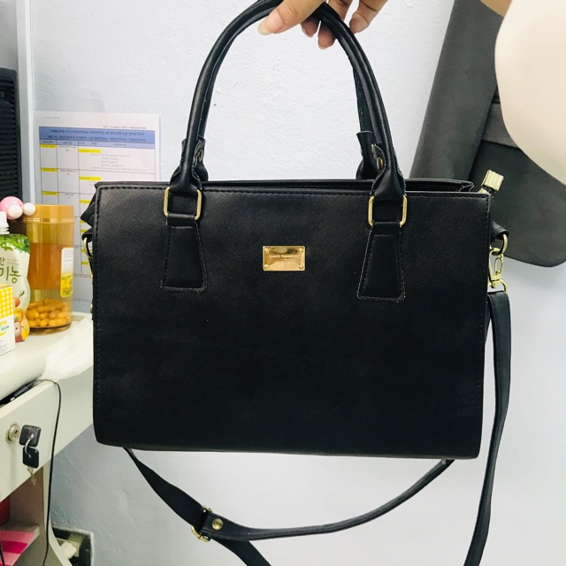 SELL !!! กระเป๋า มือสอง Women’s Professional Supplier สีดำ ถือ สะพาย