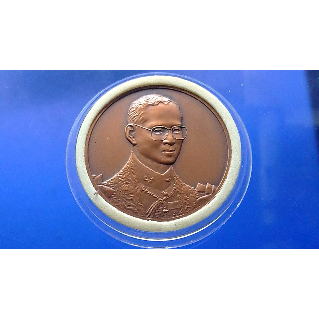 เหรียญที่ระลึก ทองแดงรมดำ รัชกาลที่ 9 ที่ระลึกเปิดที่ทำการศาลรัฐธรรมนูญ ขนาด 3.5 เซ็นติเมตร ปี พศ. 2543 #ร9#เหรียญ