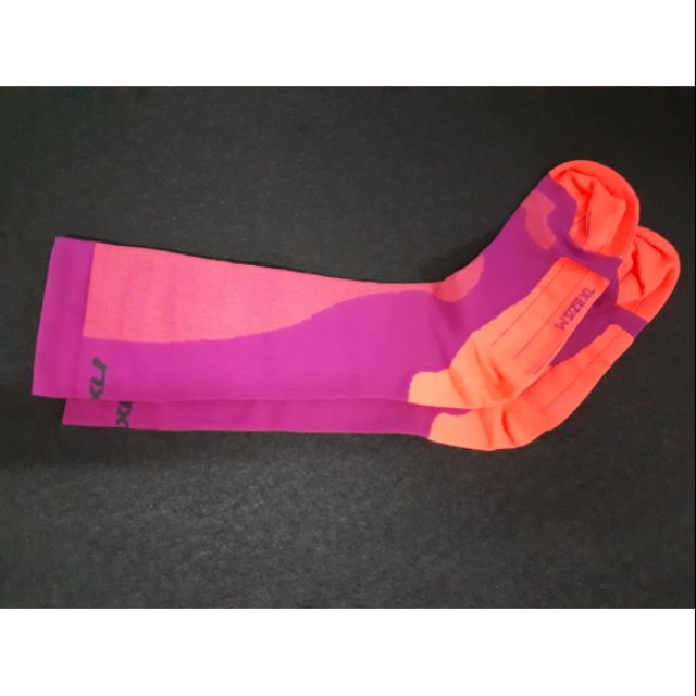 ถุงเท้ารัดน่องหญิง 2XU แท้100% สีสดใส sizeXL ของใหม่