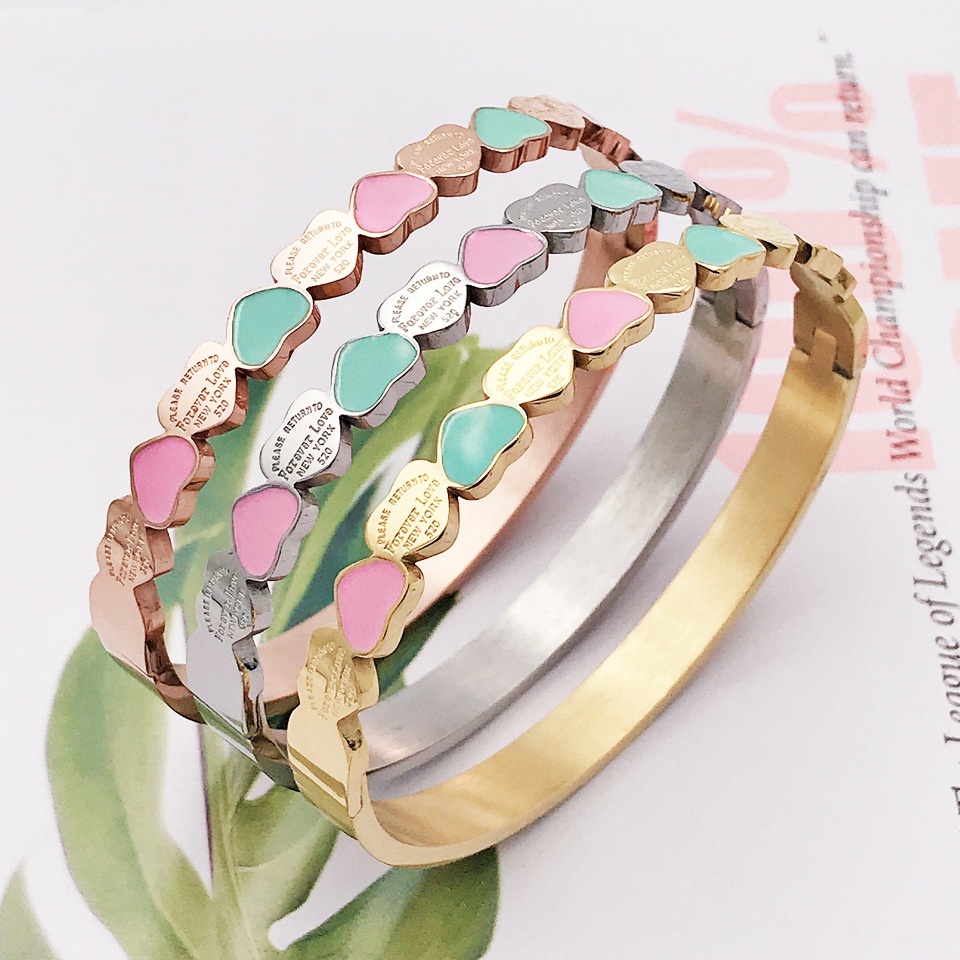 สร้อยข้อมือรูปหัวใจสามสีแฟชั่นสไตล์ใหม่เหล็กไทเทเนียมชุบทอง 18เค