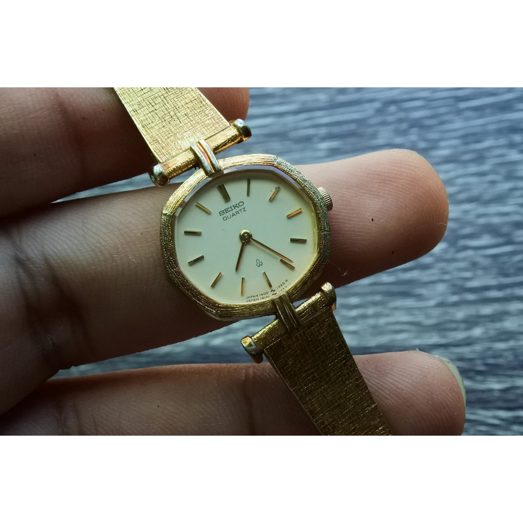 นาฬิกา Vintage มือสองญี่ปุ่น SEIKO ชุบทอง ระบบ Quartz ผู้หญิง ทรงกลม กรอบทอง หน้าทอง หน้าปัด 21mm