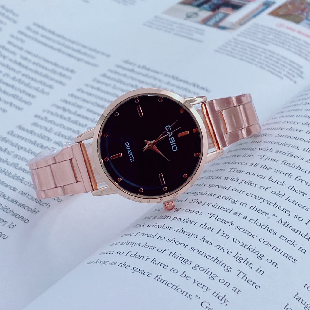 🔥ลด 50% ใส่โค้ด INCLZ11🔥 นาฬิกาข้อมือคาสิโอ้ แฟชั่นสำหรับผู้หญิง สายเลท หน้าปัดขนาด 32 มม. เรียบหรู - รูปที่ 2