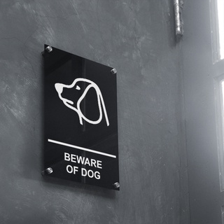 Beware of Dog - เข็มกลัดอะคริลิค สีดํา P 20x30 ซม.