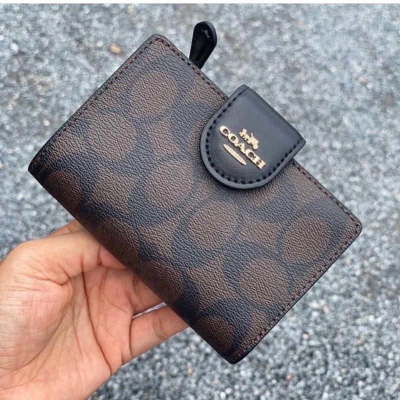 New Coach กระเป๋าสตางค์ ใบกาลาง MEDIUM CORNER ZIP WALLET กระเป๋าตังค์ผู้หญิง