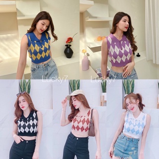 เสื้อครอปคอปก ทรงแขนกั๊ก แต่งกระดุม 3 ให้ลุคสปอร์ตเบาๆ น่ารัก พร้อมส่งค่า