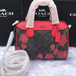 Coachทรงหมอน ลายกุหลาบ เป็นลิมิเตด พร้อมสายสะพายถอดได้ COACH Coach minibennett 9” Flora Collection F25870