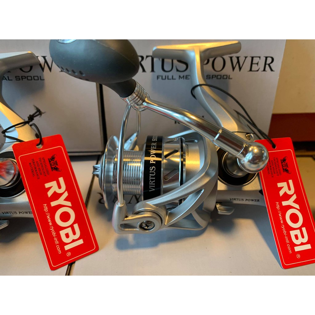 รอกตกปลา RYOBI Virtus แถมสายรัดคันเบ็ดอย่างดี สีเงิน รอกเรียวบิ รอกตกปลาสปิน รอกตกปลา ryobi