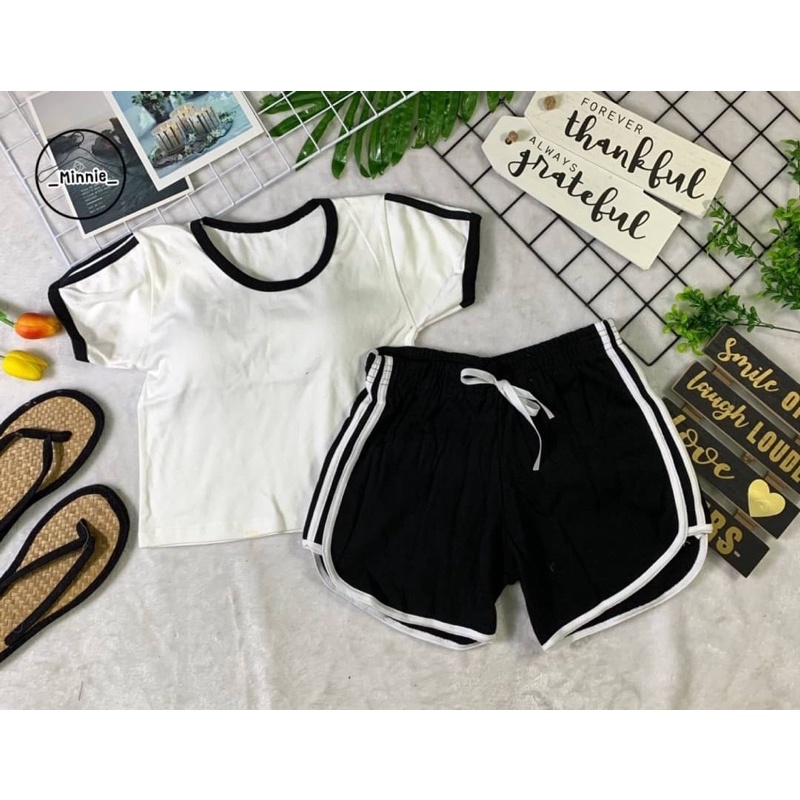 ชุดเซ็ตขาสั้น แถบสี2ชิ้น