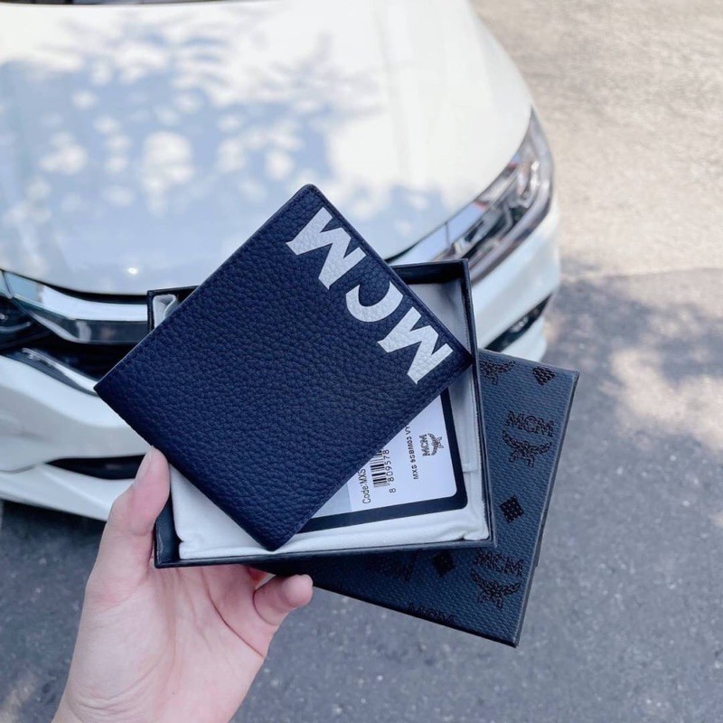 มี1 กระเป๋าสตางค์ MCM Men's Navy Grain Calf Leather Contrast Logo Bifold Wallet รุ่นเก่าหายากค่ะ