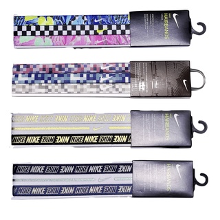 NIKE ผ้าคาดศีรษะสำหรับใส่ออกกำลังกาย HEADBAND ASSORTED / METALLIC 3 PACK ตัวเลือกสี