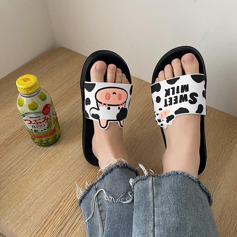 Indoor Slippers 39 บาท 135 รองเท้าแฟชั่น（บวกเพิ่ม 1 ไซส์） รองเท้าผู้หญิง ลายน่ารัก ลายน้องวัว งานยาง มีให้เลือก 2 สี Women Shoes