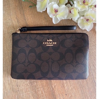 COACH LARGE CORNER ZIP WRISTLET กระเป๋าคล้องมือ ไซส์ L 1 ซิป (ดีไซน์ใหม่)