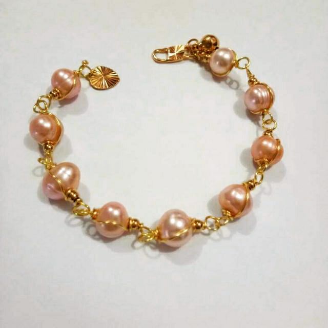 PEACH AIR MASIN WRIST PEARL BRACELET