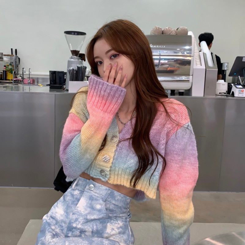 เสื้อคลุมทรงครอปท็อปเนื้อไหมพรมสีรุ้ง มีความเรนโบว์เบาๆ สีดีมากกกก สวยมากไม่ไหวววว เนื้อไหมพรมใส่สบาย