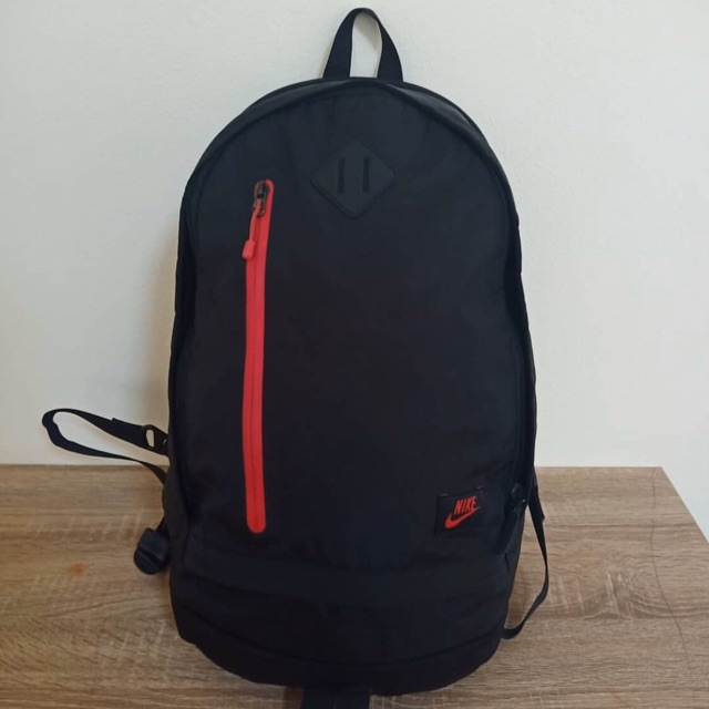กระเป๋าเป้ Nike สีดำ