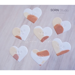 Sorn Studio ฟองดอง " หัวใจ HBD 🤍 " สไตล์มินิมอล (10 ชิ้น/กล่อง) น้ำตาลตกแต่งเค้ก ถ่ายจากสินค้าจริง