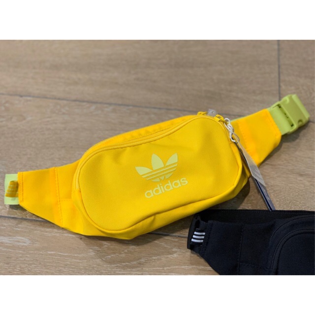 พร้อมส่ง💥💥กระเป๋าคาดอก Adidas สีเหลือง แท้💯%