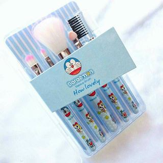 แปรง Set Doraemon 5 ชิ้น มาพร้อมกล่องเก็บแบบใส แปรงแต่งหน้า แปรงเซ็ท พร้อมส่ง