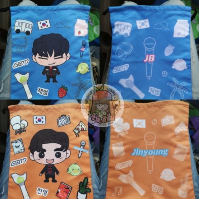 New!! ถุงผ้า หูรูด ใส่ชัคกี้/อากาบง GOT7 เพิ่มลายใหม่ MARK/JAYB/JACKSON/JINYOUNG/YOUNGJAE/BAMBAM/YUGYEOM