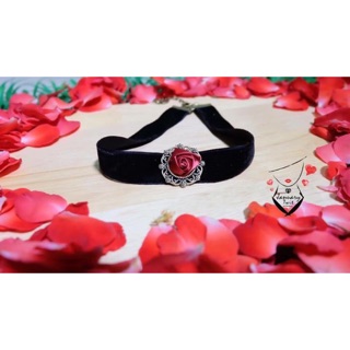 Choker กำมะหยี่สีดำกุหลาบแดง *เปลี่ยนจี้ไม่ได้เฉพสะเส้นนี้*