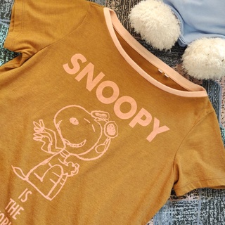 เสื้อยืด snoopy สีน้ำตาล Uniqlo มือสองสภาพดี