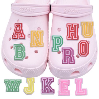 ตัวอักษรน่ารัก Crocs Jibbitz ตัวอักษร รองเท้า Charms A-Z ตัวอักษร Jibbits Charm Pin ตัวอักษรสี Jibitz Crock สําหรับผู้หญิง อุปกรณ์เสริมตกแต่งรองเท้า