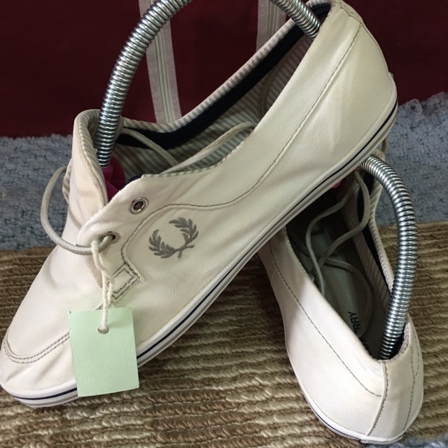 รายการ 94+ ภาพพื้นหลัง เฟรดเพอรี่ รองเท้า ใหม่ที่สุด