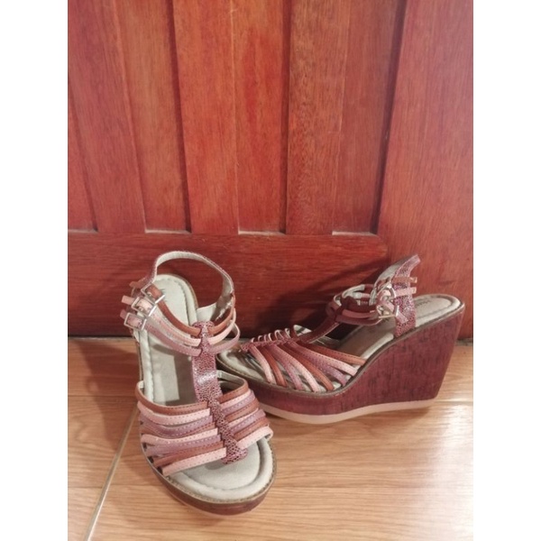 รองเท้าส้นสูงรัดส้น Hush puppy มือสอง size37