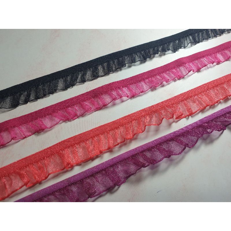 ยางยืดระบายผ้าแก้ว 3หลา 20บาท