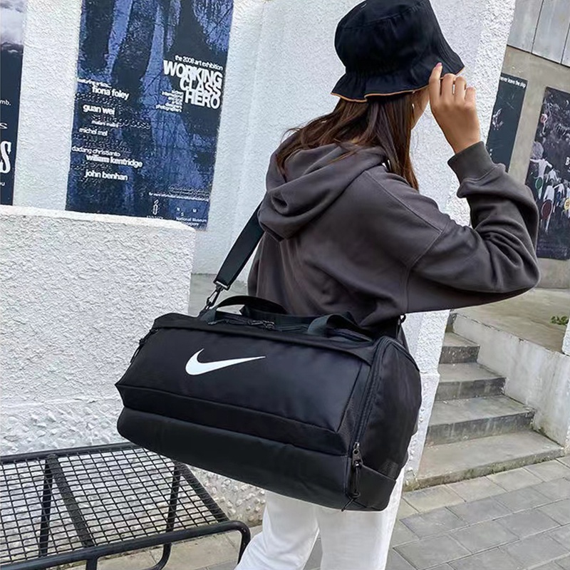 [พื้นที่รองเท้าในตัว] กระเป๋ากีฬา กระเป๋าแนวทแยงความจุขนาดใหญ่ Nike