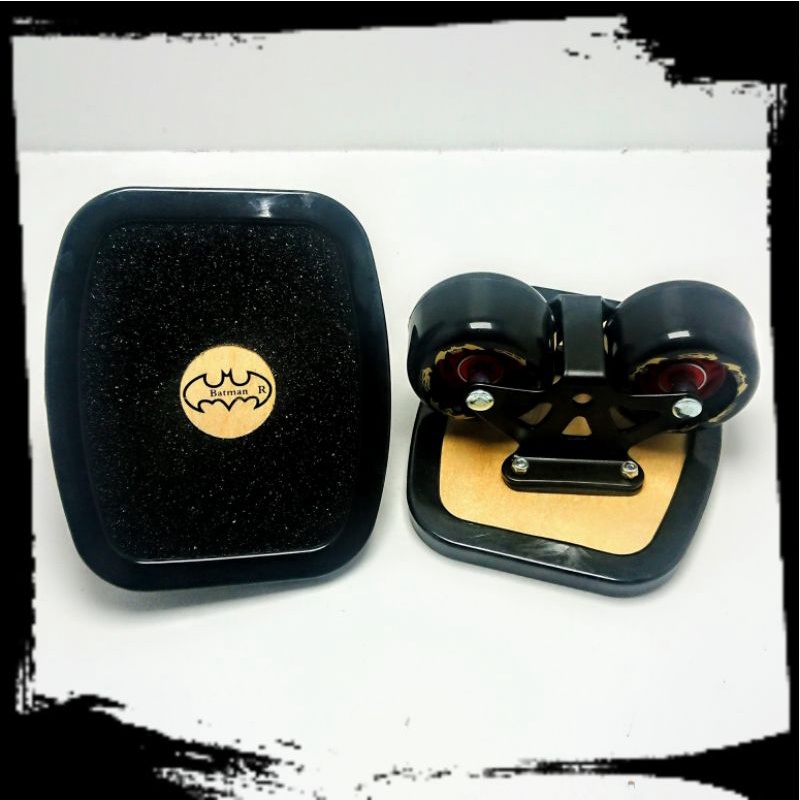 (พร้อมส่งด่วน)​Drift skate Batman ตัวกระดานเป็นไม้ ล้อแบน​ ฟรีขอบยางและเครื่องมือ​ พร้อมส่งทันที
