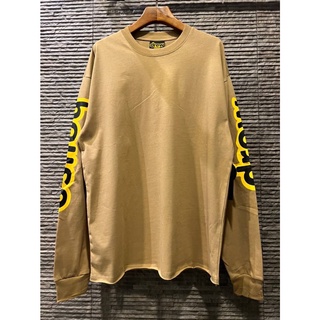 DREW HOUSE LS HUG TEE CHAZ BROWN LONG SLEEVE SHIRT เสื้อยืดคอกลมแขนสั้น แบรนด์ดรูเฮ้าส์ ผ้าคอตตอนสีพื้น สกรีนตัวหนังสือ