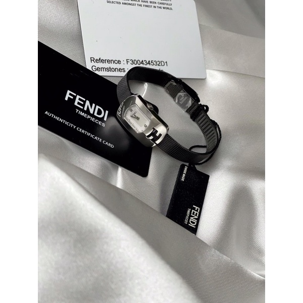 New🍥 Fendi Chameleon Watch 🤍 หน้าปัดขาว กรอบเงิน สายถักรมดำสวยมากก ขนาด 18x31mm. 💎ฝังเพชรแท้ ✨✨ สวย เรียบ หรู ราคาดีมากก