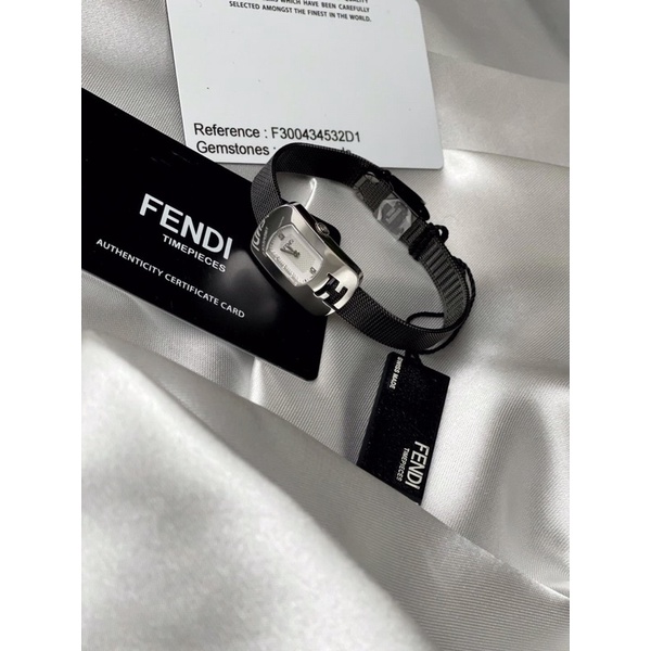 New🍥 Fendi Chameleon Watch 🤍 หน้าปัดขาว กรอบเงิน สายถักรมดำสวยมากก ขนาด 18x31mm. 💎ฝังเพชรแท้ ✨✨ สวย 