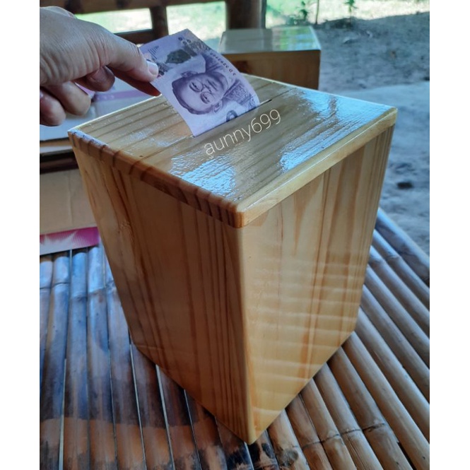 กระปุกออมสินแบบปิดตาย หยอดแบงก์แบบไม่ต้องพับได้ ขนาด 17×17×25 cm.(แบบเคลือบเงา)