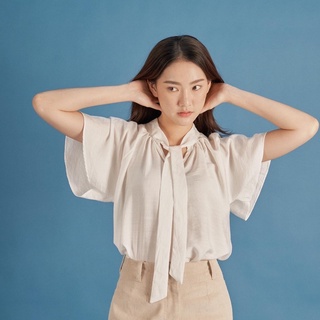 Theremin butterfly top เสื้อดีเทลเชือกคล้องคอ (white, beige)