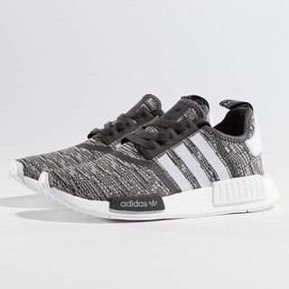 ส่งต่อ NMD R1 แท้ 100% เลื่อนดูรูปเพิ่มนะคะ