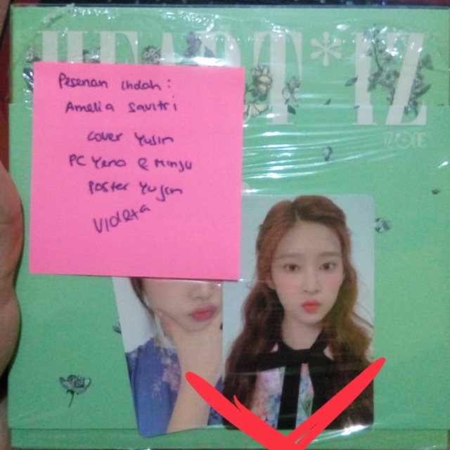 IZONE VIOLETA ALBUM (หนังสือโดย amel)