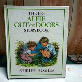 หนังสือปกแข็ง The Alfle Out of Doors Storybook มือสอง