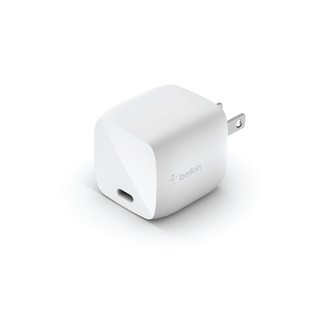 Belkin WCH001 หัวชาร์จ 30 วัตต์เทคโนโลยี GaN ชาร์จเร็ว 0-50% ใน 30 นาที* รองรับ iPhone 14/14 Plus/4 Pro/14 Pro Max