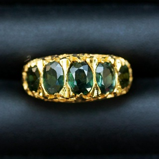 แหวนตำลึงประดับพลอยเขียวส่องจันทบุรี (Green Sapphire) ตัวเรือนเงินแท้92.5% ชุบทอง พลอยสวยสะอาด สีเขียวก้านมะลิไซด์นิ้ว 5