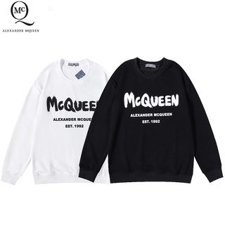 Mcqueen เสื้อกันหนาวลําลอง แขนยาว เปิดไหล่ พิมพ์ลายตัวอักษร ของแท้ 100% แฟชั่นฤดูใบไม้ร่วง และฤดูหนาว สําหรับผู้ชาย และผู้หญิง