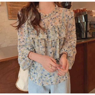 เสื้อคอกลม แขนยาว ผ้าชีฟองลายดอก เจาะคอหยดน้ำด้านหลัง แต่งดีเทลระบาย ระบายรอบคอ