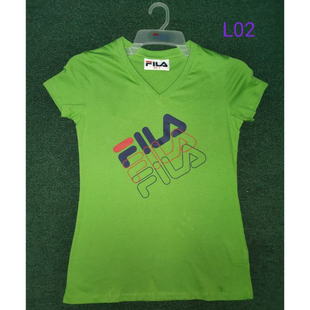 L02 FILA เสื้อยืดแขนสั้นคอวีสุภาพสตรี